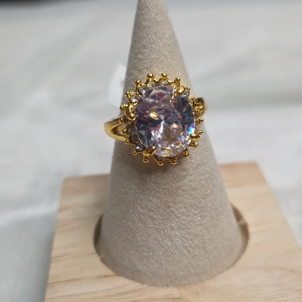 Clear Circular Stone Fashion Ring Gold Tone Band Elegant Rhinestone Crystal